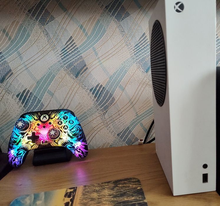 Xbox series S 1,5Tb +геймпад(с коробками комплектаций)(512gb+карта расширения 1tb(quick resume s/x))геймпад PowerA Fusion Pro Lumectra Wireless(+кейс)