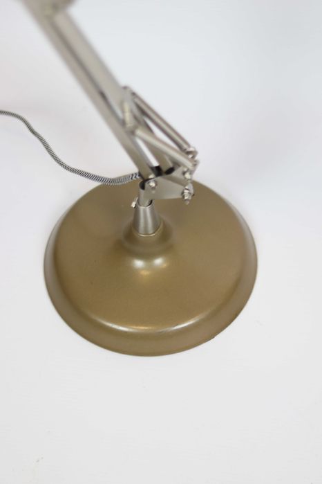 Regulowana lampa biurkowa