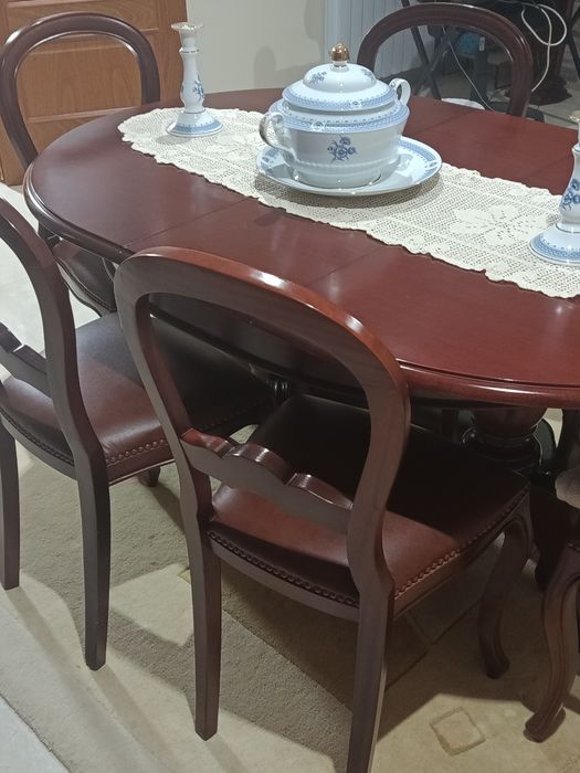 Sala jantar em mogno com raiz de nogueira