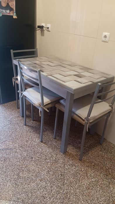 Mesa de cozinha extensivel com 3 cadeiras