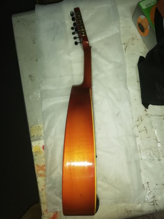 Bandolim restaurado.