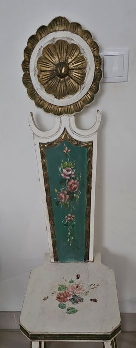 Cadeira de madeira antiga