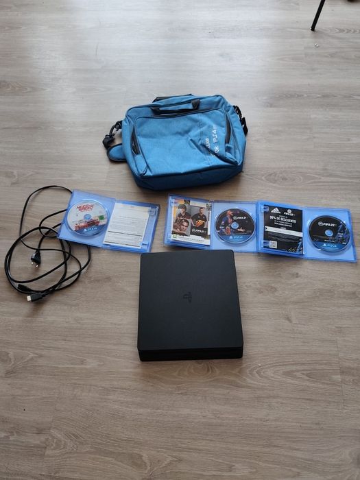 PlayStation 4 com bolsa de transporte
