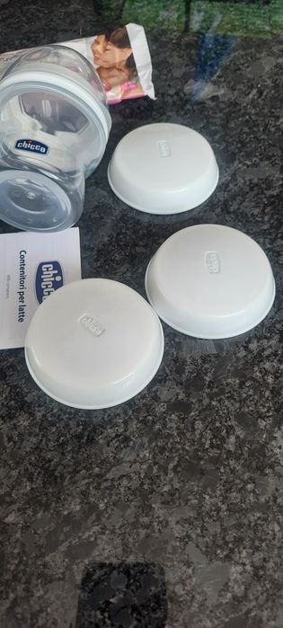 CHICCO pojemniki na mleko 4 x 150 ml + smoczek z nakrętką