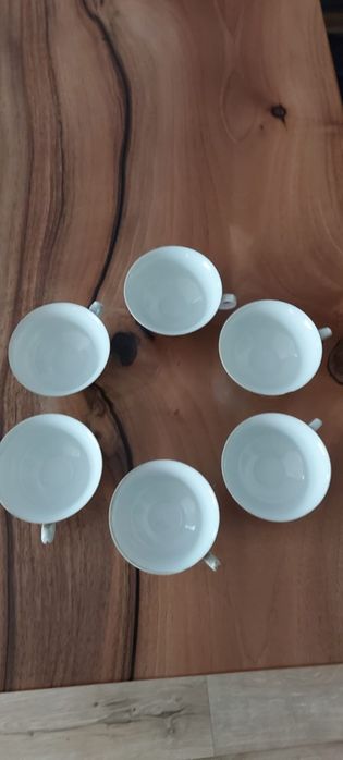 Zestaw filiżanek z porcelany