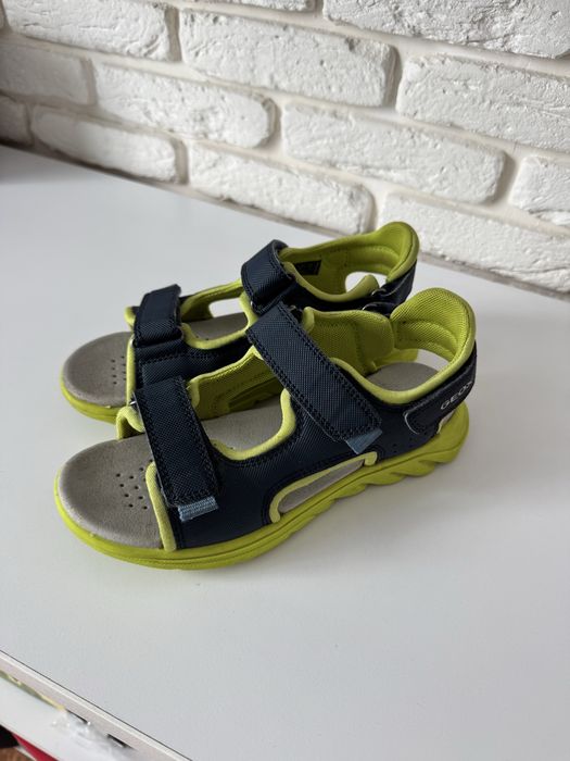 Продам босоніжки Geox