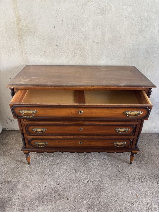 Comoda antiga em bom estado