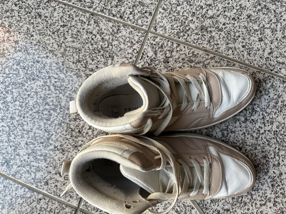 Sapatilhas brancas da Primark, tamanho 38, para mulher.