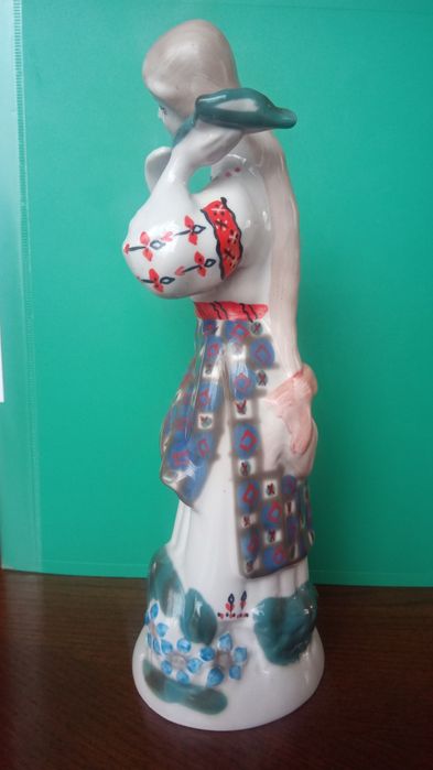 Статуетка фарфорова ,,Дівчина "