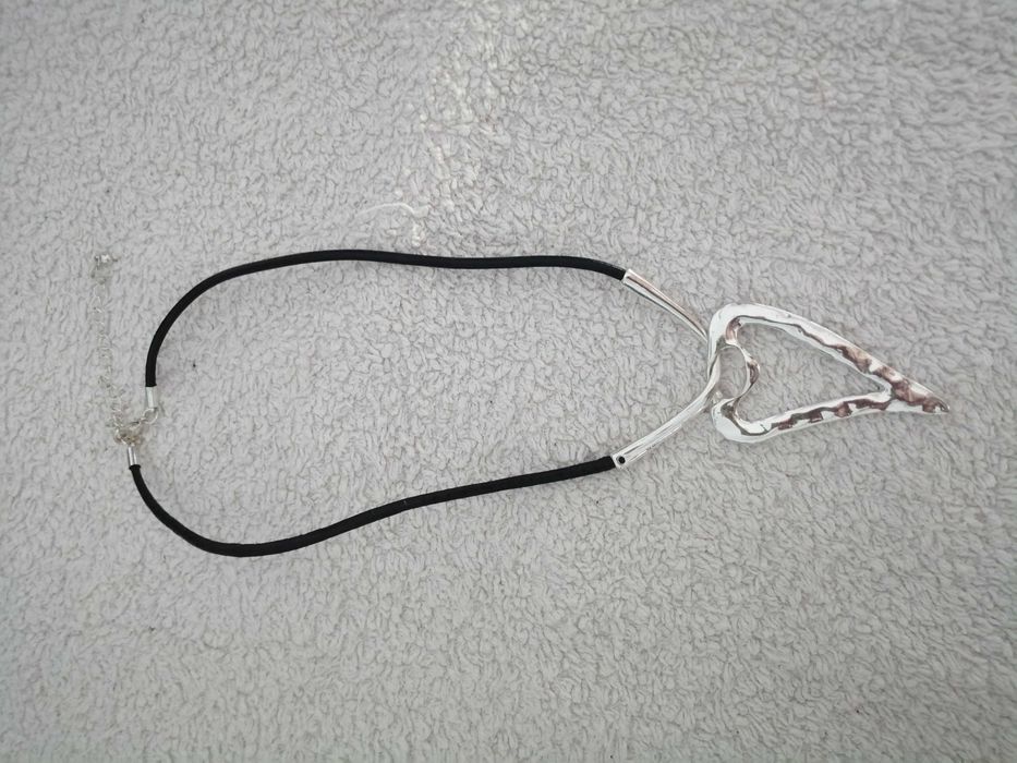 Colares em bijuteria