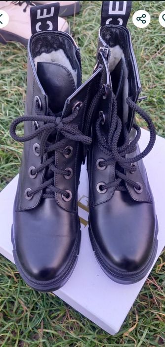 Продам зимні ботінки