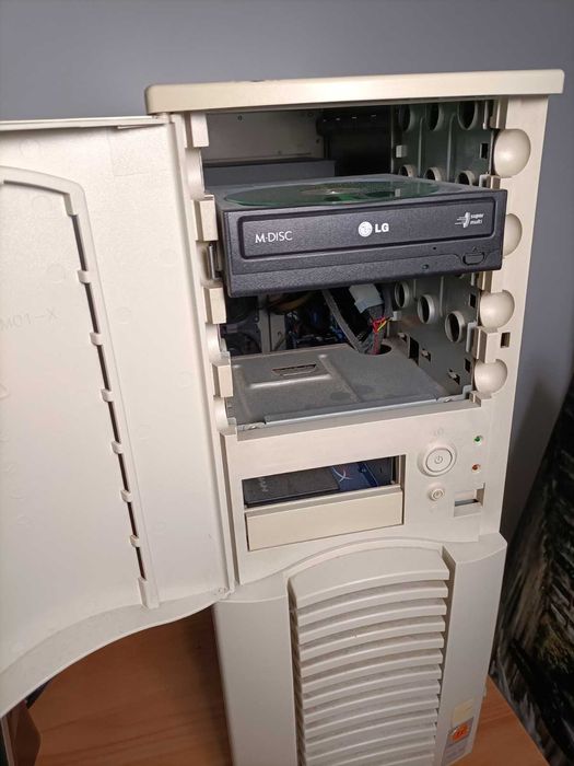 Desktop i7 4770 DDR3 8 RAM NVIDIA GT 630 Intel(R) 1 SSD 128 gb