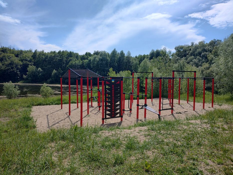 Лісники, ділянка біля озера 30 соток