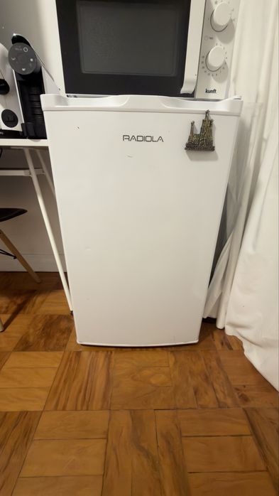 Frigorífico Radiola 102L + Oferta de Micro-ondas Kunft
