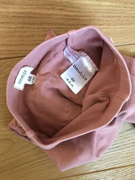 Newbie Spodnie spodenki z falbanką rozm 68 cynamonowe rdzawe