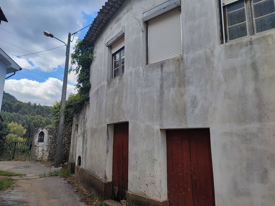 Vendo em Lousã_Moradia T2 [p/Remodelação]
