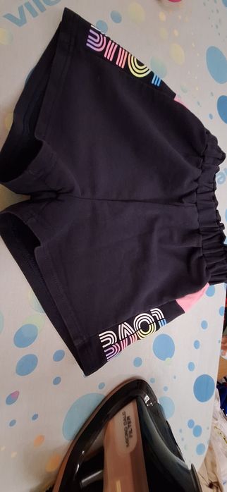 Oddam za darmo Granatowe spodenki 122