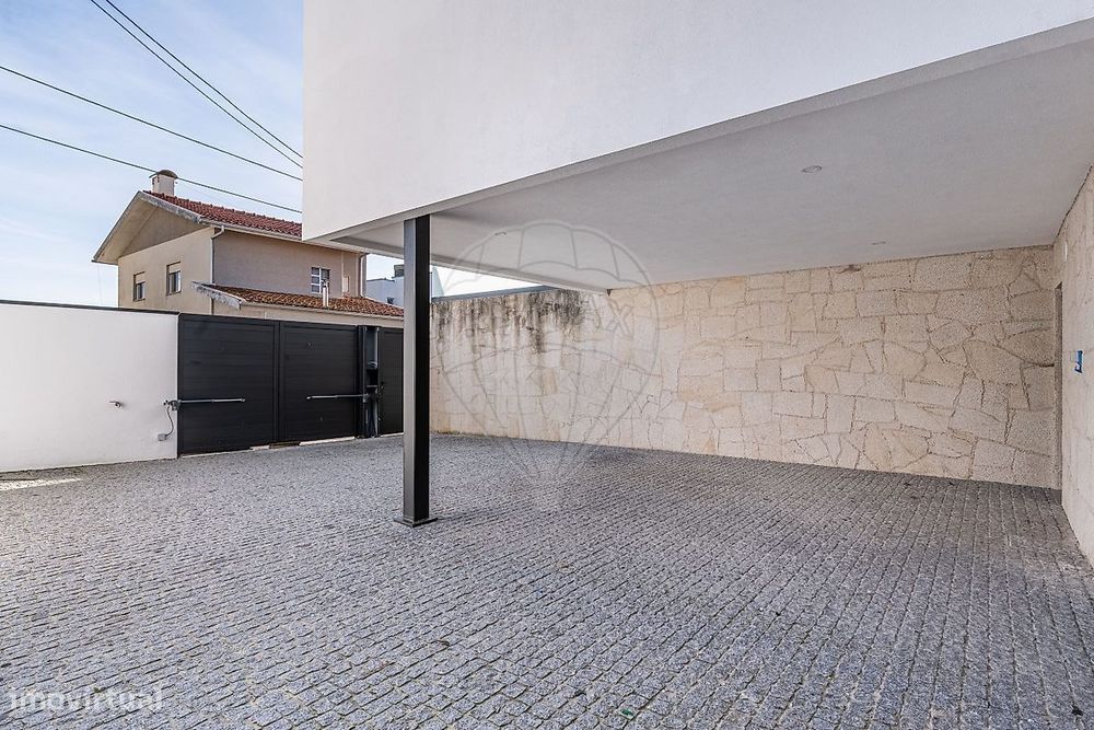 Moradia T4 para venda