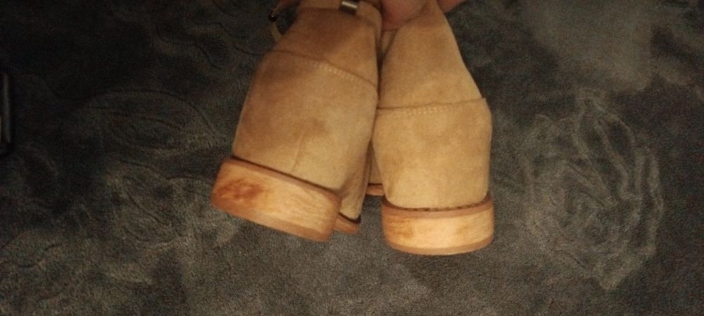 Botki, kozaczki beżowe, zamszowe, ocieplane rozm. 41