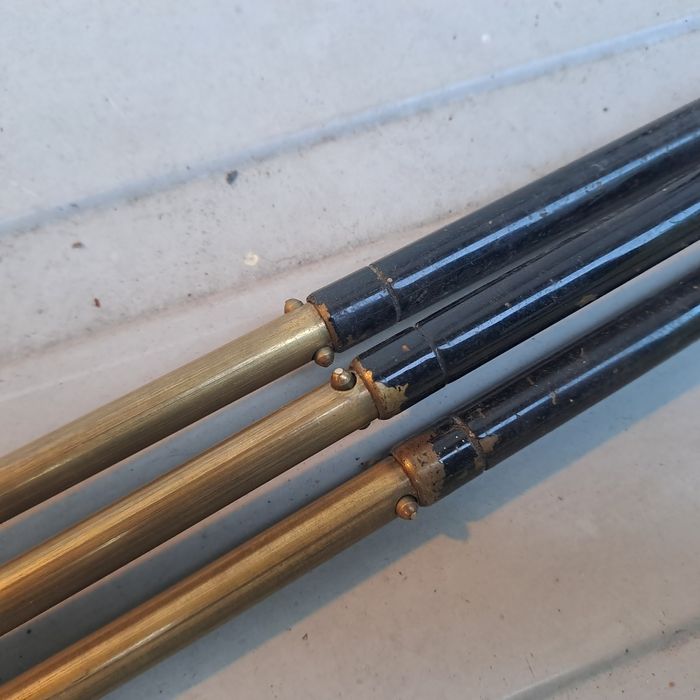 Stary statyw fotograficzny trójnóg