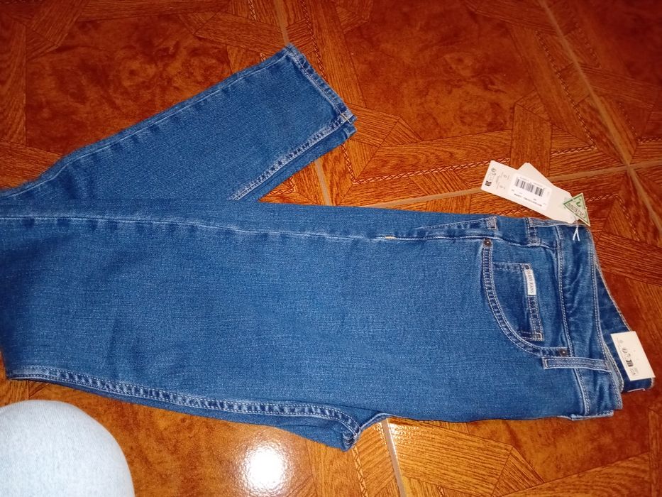 Calcas guess homem