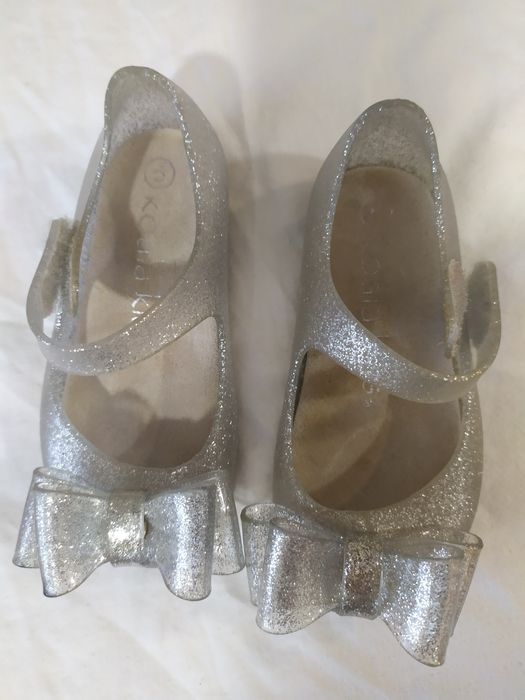 Продам босоніжки для дівчинки