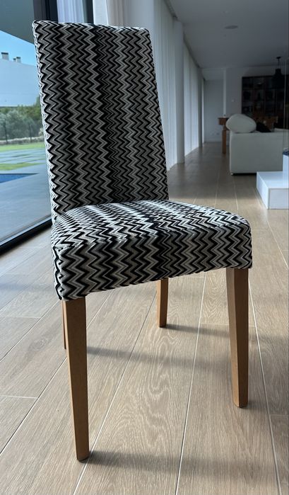 Cadeira Kare em tecido beje e castanho