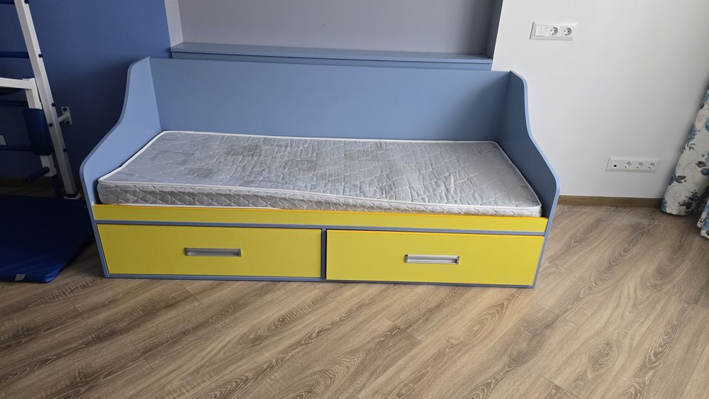 Підліткове ліжко з матрацом і шухлядами