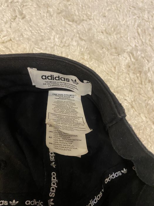 Кепка/бейсболка adidas чорна