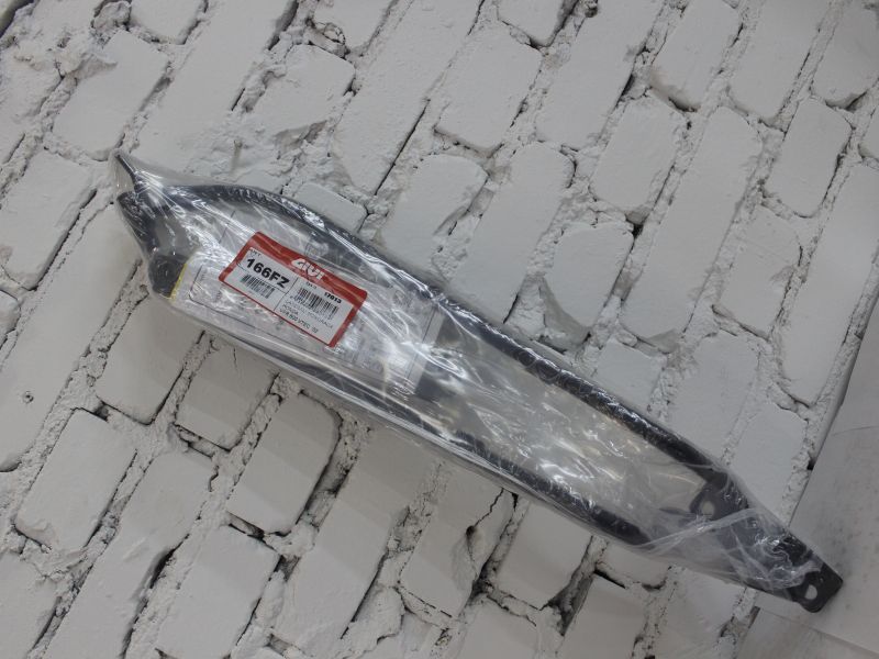 166FZ VFR 800 VTEC (02 > 11) HONDA stelaż centralny GIVI , NOWY