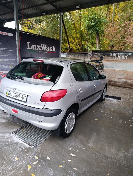 Надійне економне авто