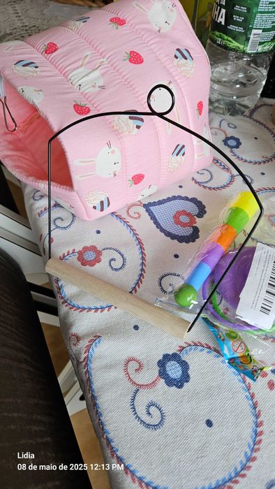 Ninho para ave feito em tecido ,baloiço, e brinquedo