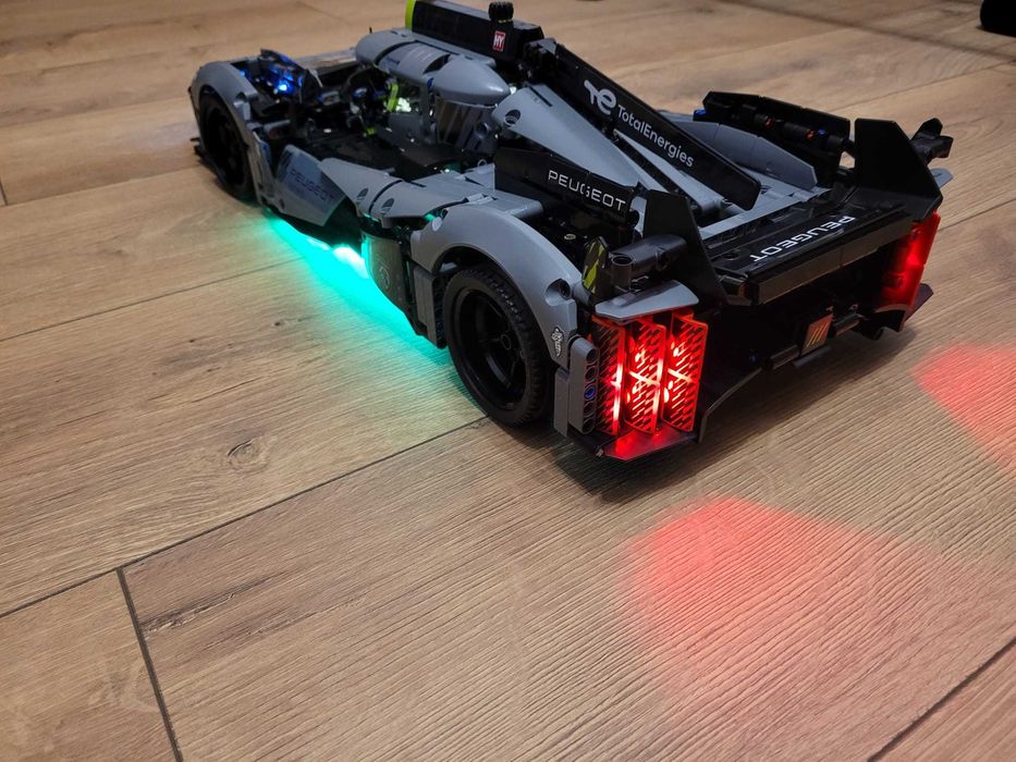 LEGO Technic 42156 PEUGEOT 9X8 Le Mans Hybrid Hypercar + światła LED