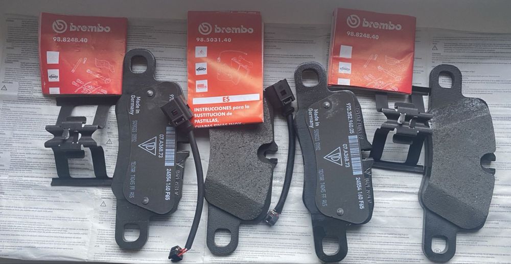 Копплект задні гальмівні колодки Brembo для Porsche