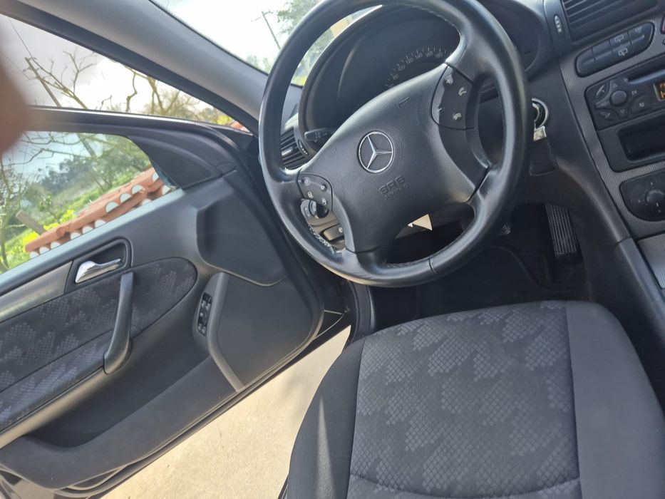 Mercedes benz C220 carrinha 2002 Excelente Estado

Mercedes-Benz C22