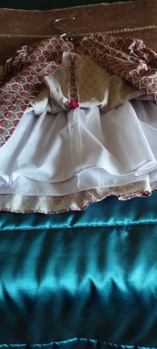 Vestido de criança forrado. .Novo