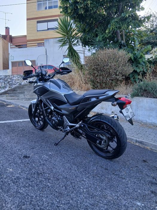 Honda NC750X de 2015 com 33 mil km, muito bom estado