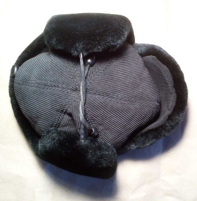 Черная шапка-ушанка с вельветовым верхом размер M L 57-58