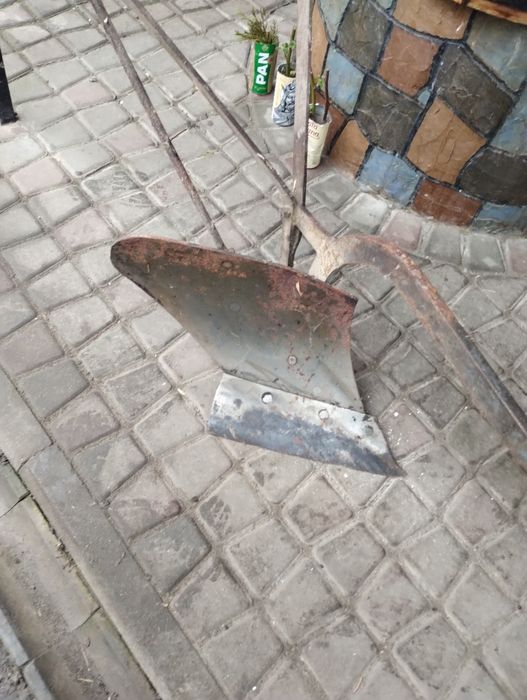 Сівалка бурякова. плуг кінний . с\г обладнання.