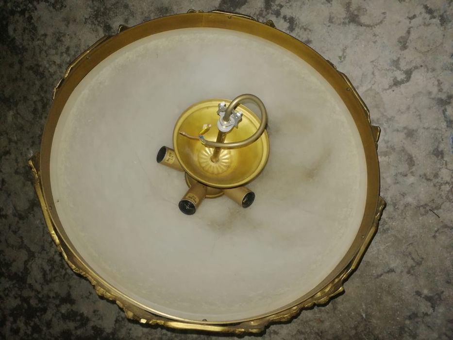 Candeeiro de pedra com dourado