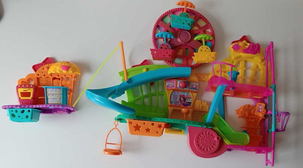 Polly Shopping Center