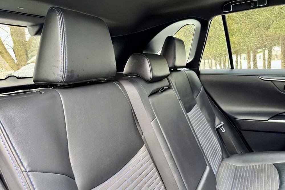 Toyota RAV4 Hybrid XSE      2021