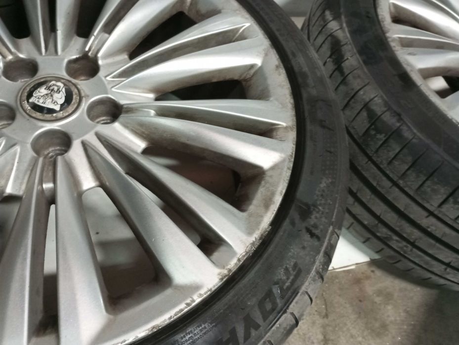 44 - Jantes Jaguar XF 245/40R19 com pneus 5*108 original