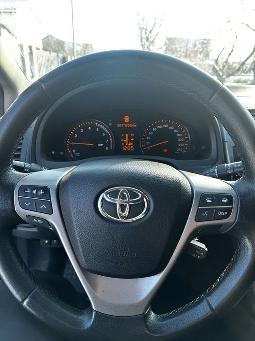 Toyota Avensis 1.8 бензин