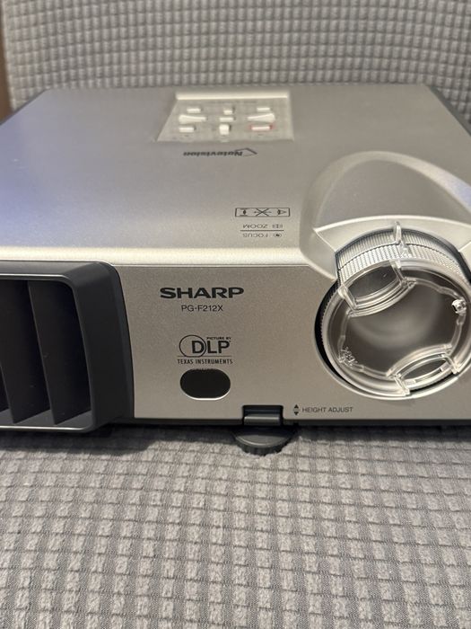 projektor sharp pg-f312x