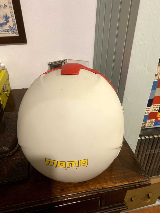 Capacete MOMO.Modelo raro e comprado em Inglaterra.