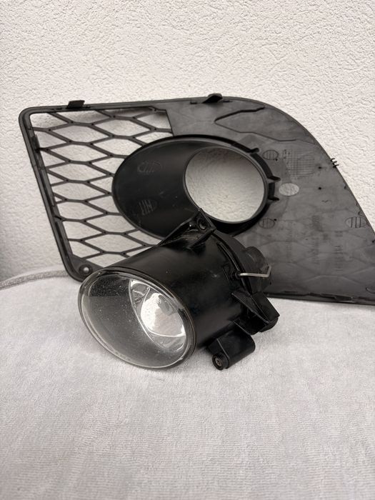 Grelha e farol nevoeiro seat leon 1p Fr