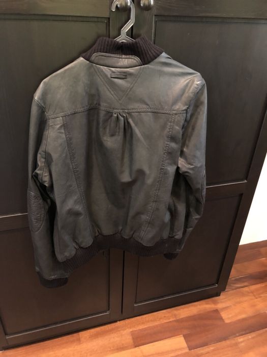 Casaco de cabedal preto