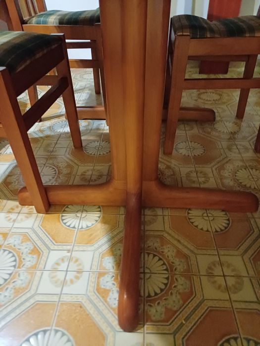 Vende se Mesa de jantar 6 lugares