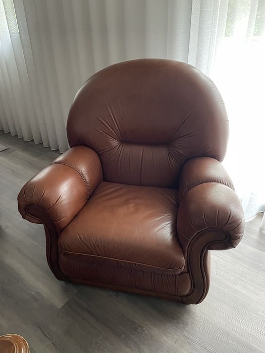 Cojunto de tres sofas em pele